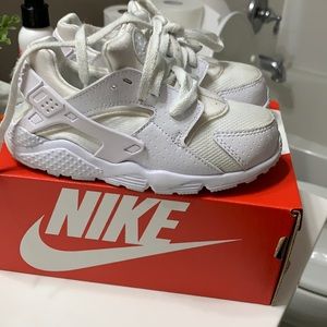 Barely worn toddler Nike huaraches 10C.